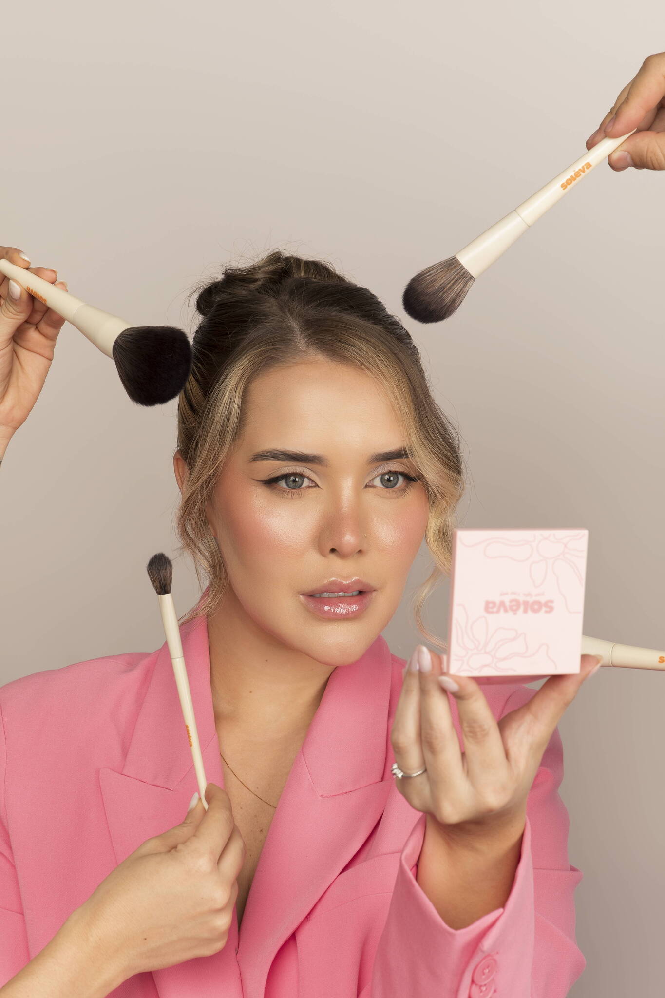 Cosmetiquera Amarilla +8 Brochas