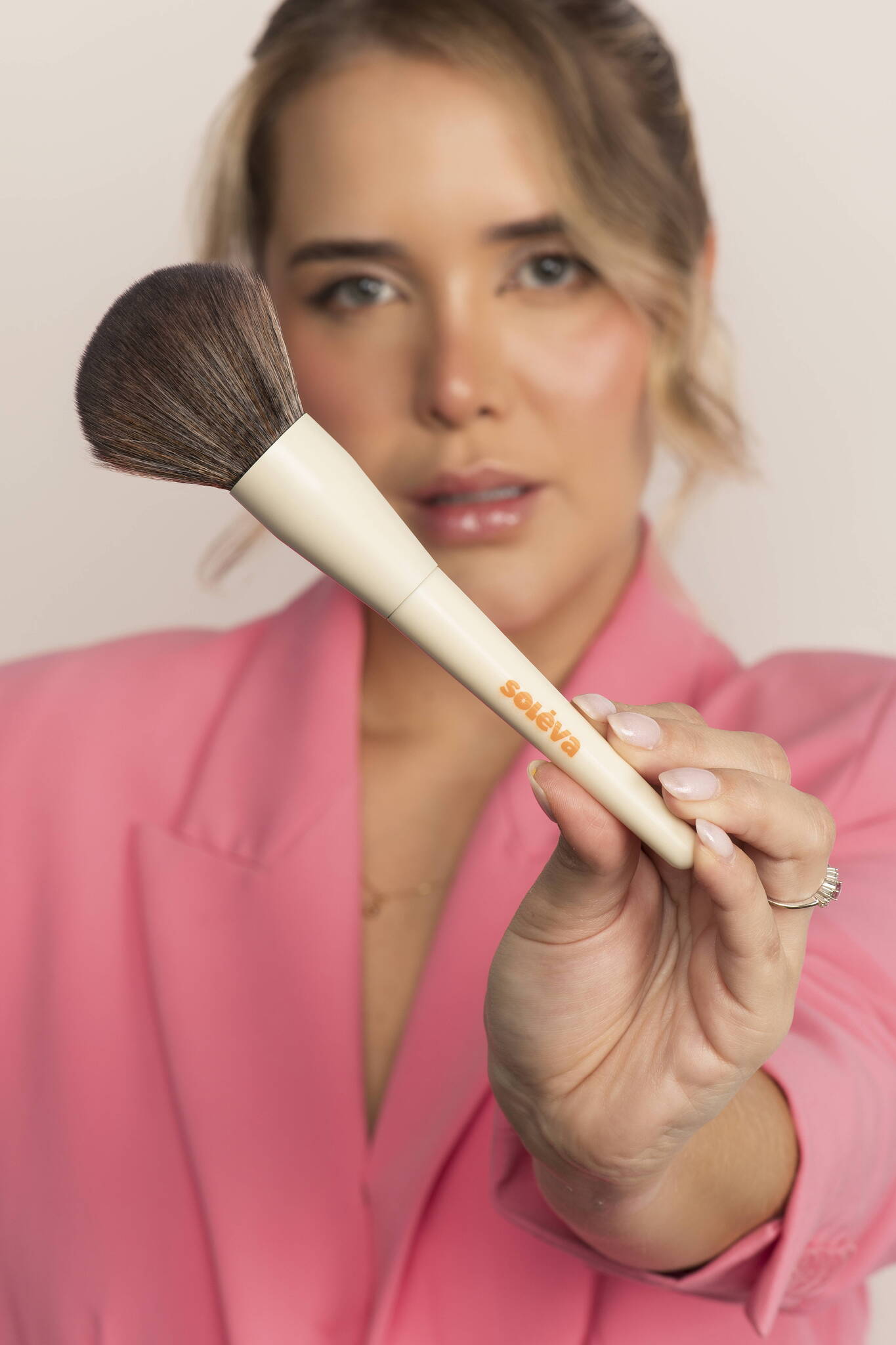 Cosmetiquera Beige Impermeable + 8 Brochas Profesionales