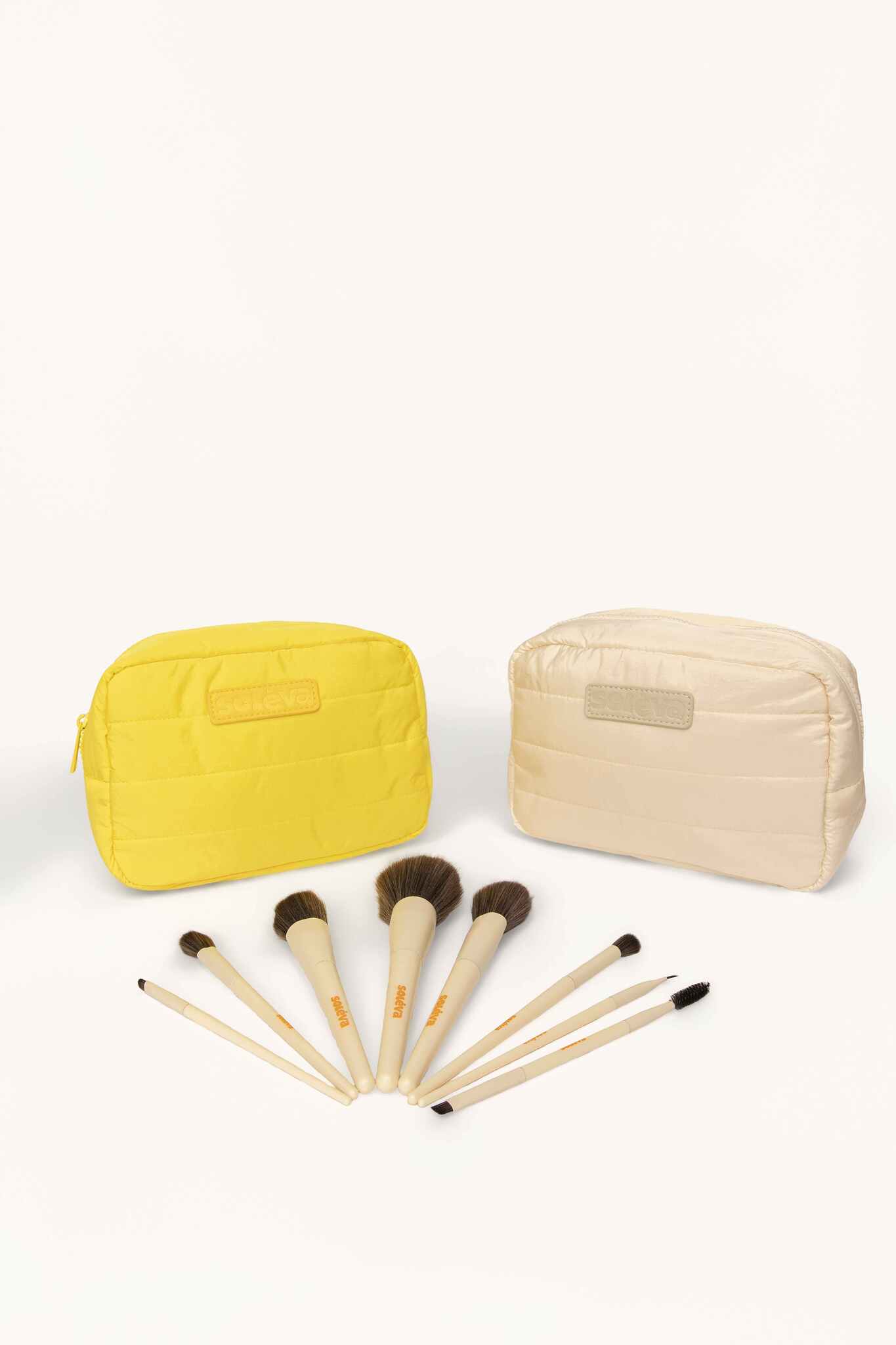 Cosmetiquera Amarilla +8 Brochas