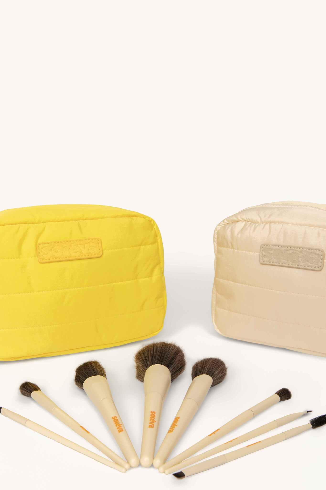 Cosmetiquera Beige +8 Brochas